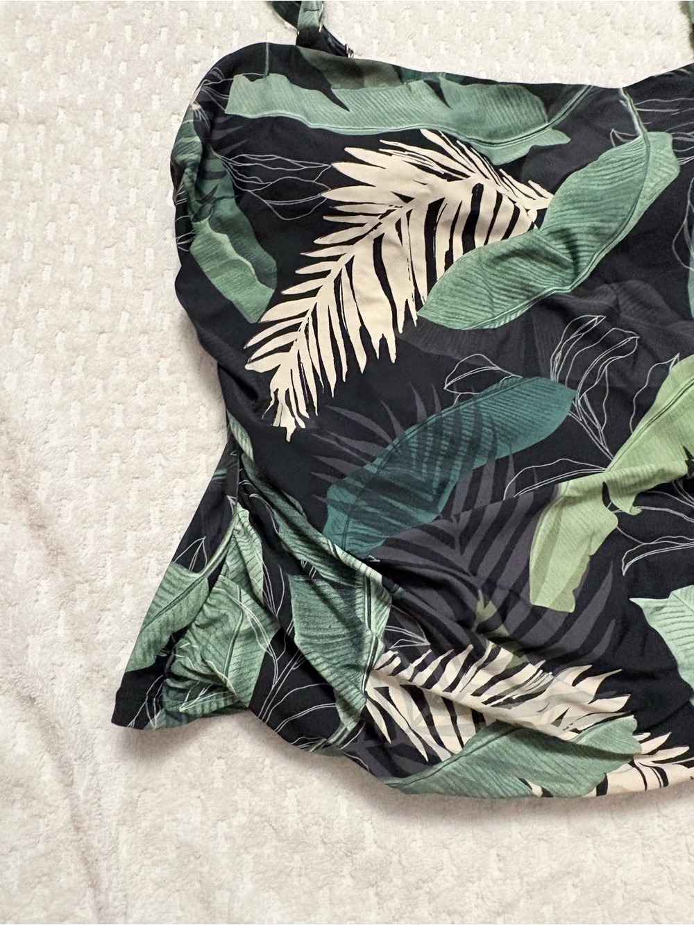 Jantzen Green and Black Tropical Leaf tankini TOP ONLY - Picture 3 of 8